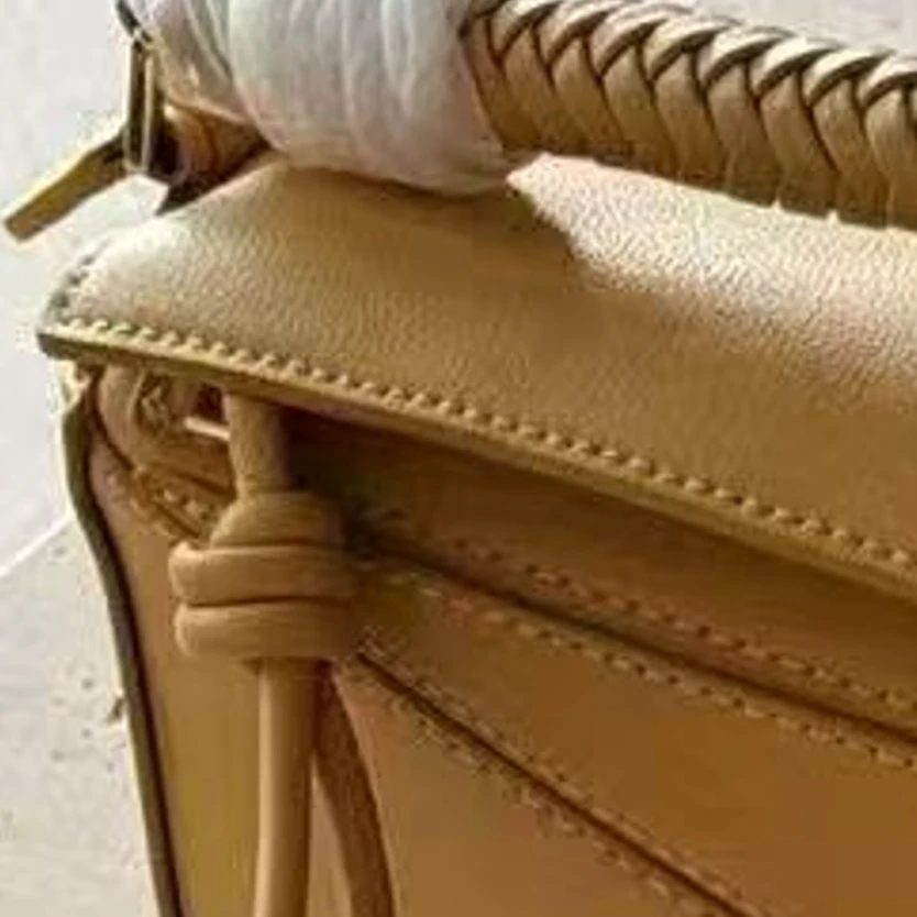 （时尚）新款拼接、纯色时尚单肩斜挎牛皮包