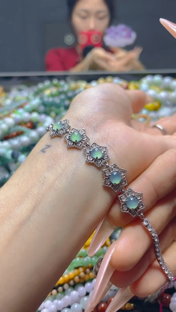 颈饰未镶嵌翡翠/W/翡翠A货，一件也是批发价