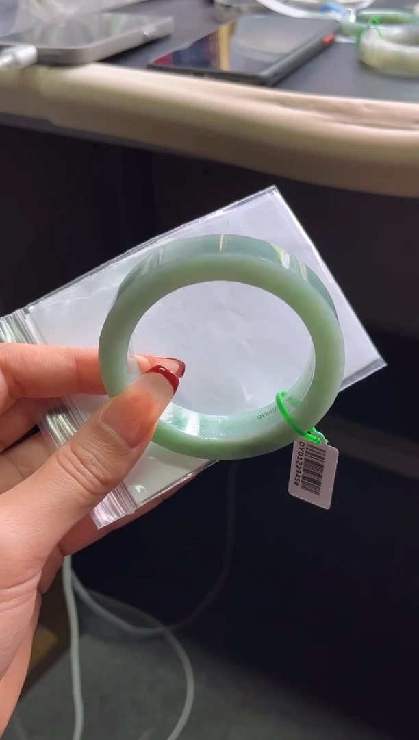 未镶嵌手镯定制翡翠果绿54-58