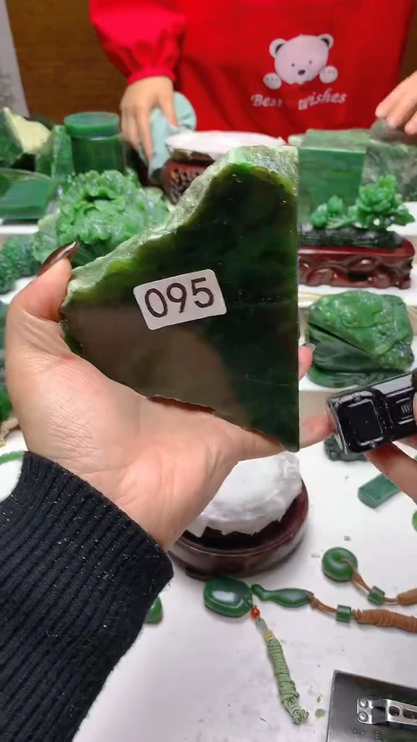 未镶嵌和田玉摆件1