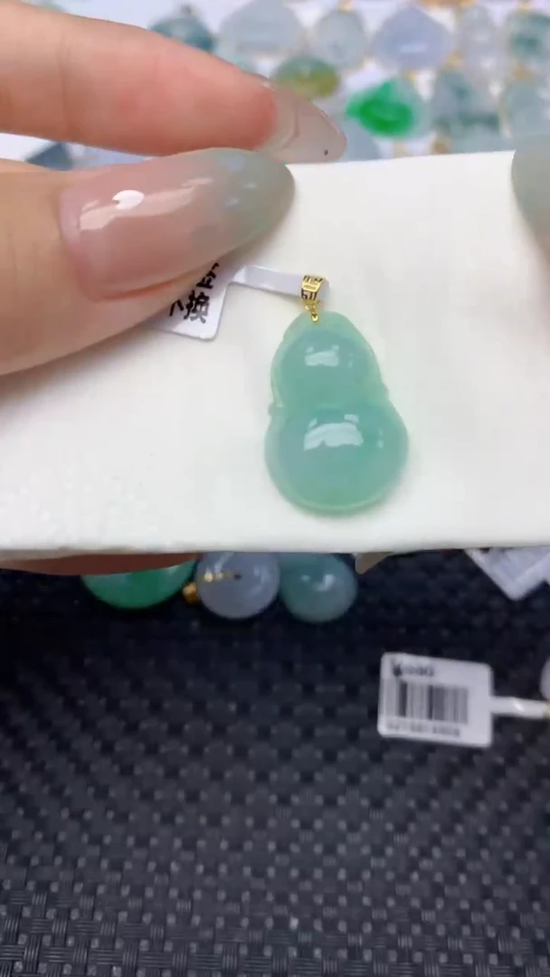 翡翠18K金镶嵌颈饰天然翡翠a货