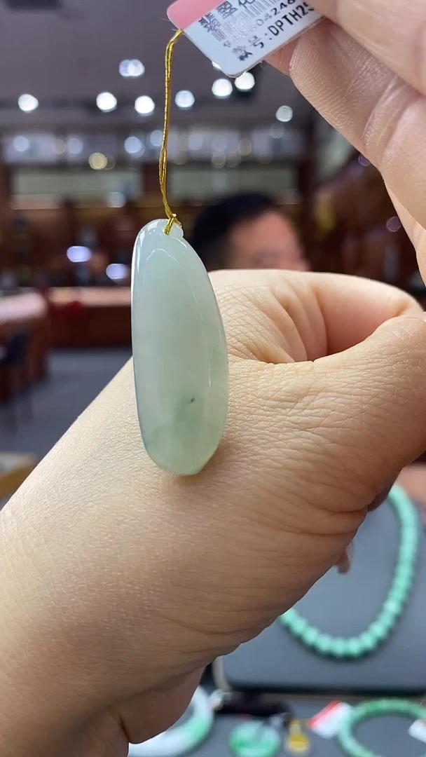 颈饰未镶嵌翡翠福瓜  75号