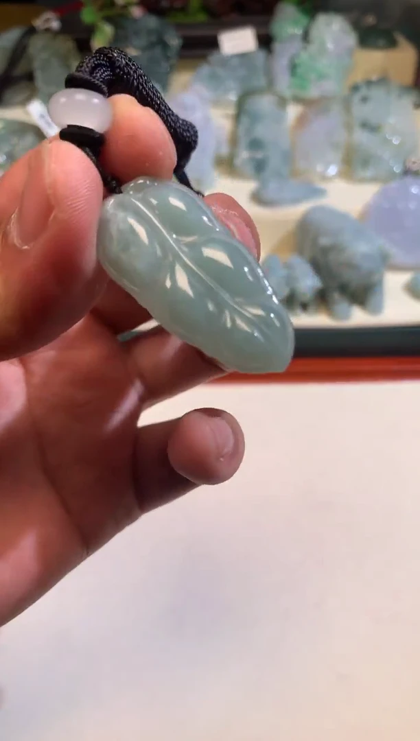 翡翠未镶嵌颈饰4/21/053