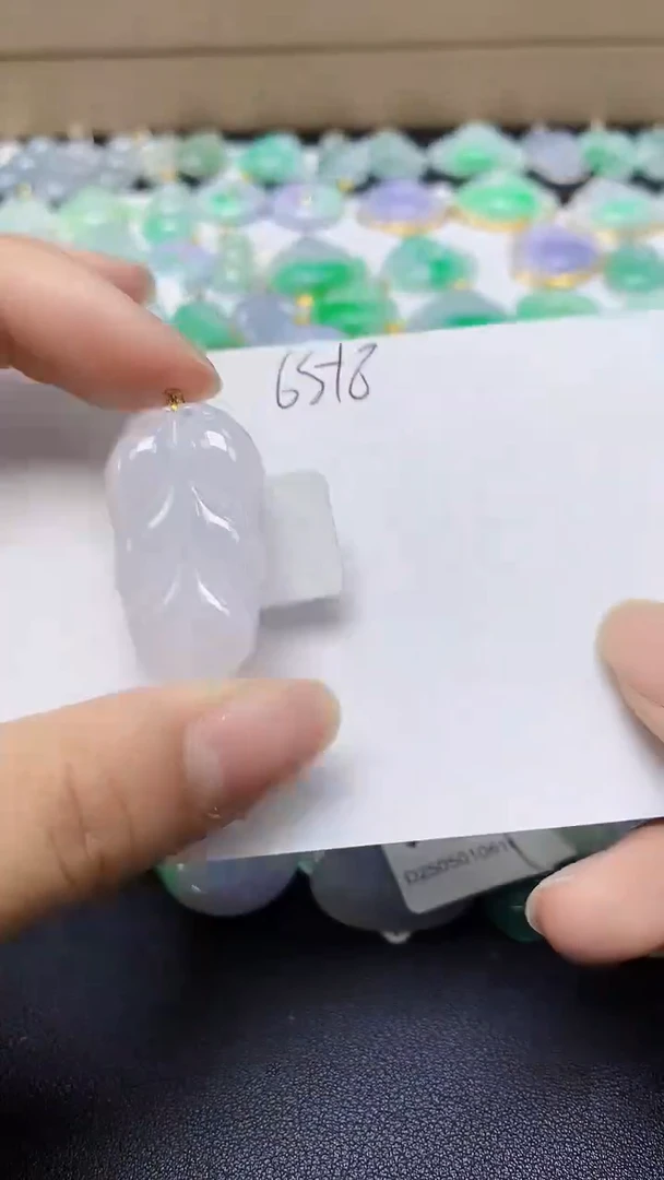 翡翠18K金镶嵌颈饰天然缅甸翡翠A货