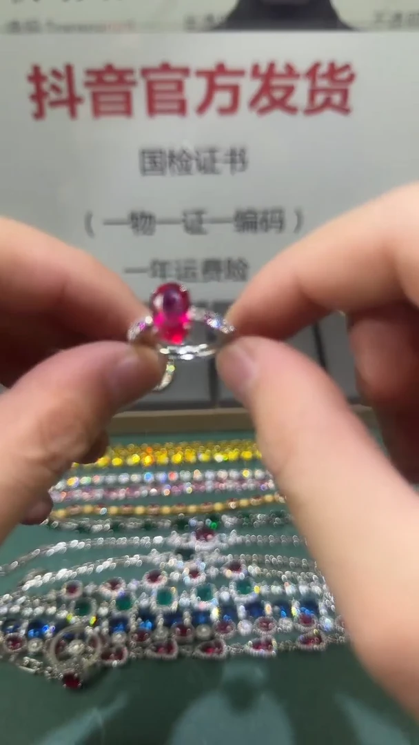 18K金镶嵌戒指红宝石1