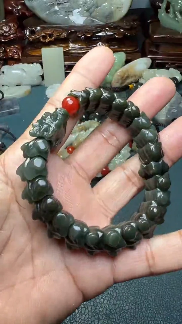 未镶嵌和田玉把件-