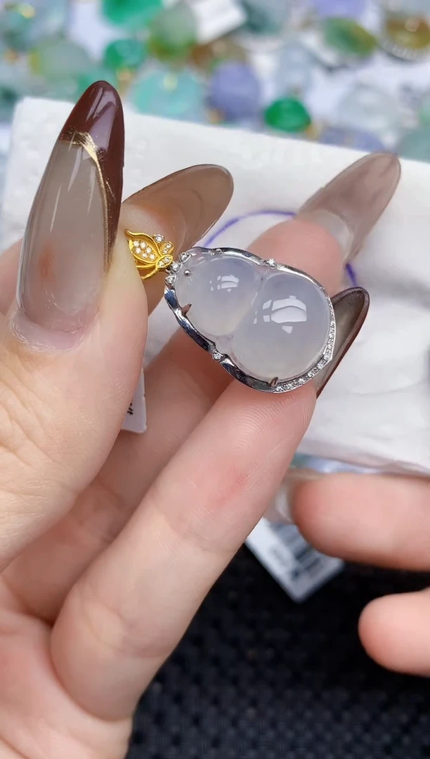 颈饰18K金镶嵌翡翠26   天然翡翠A货  百元以上9米证书费自理