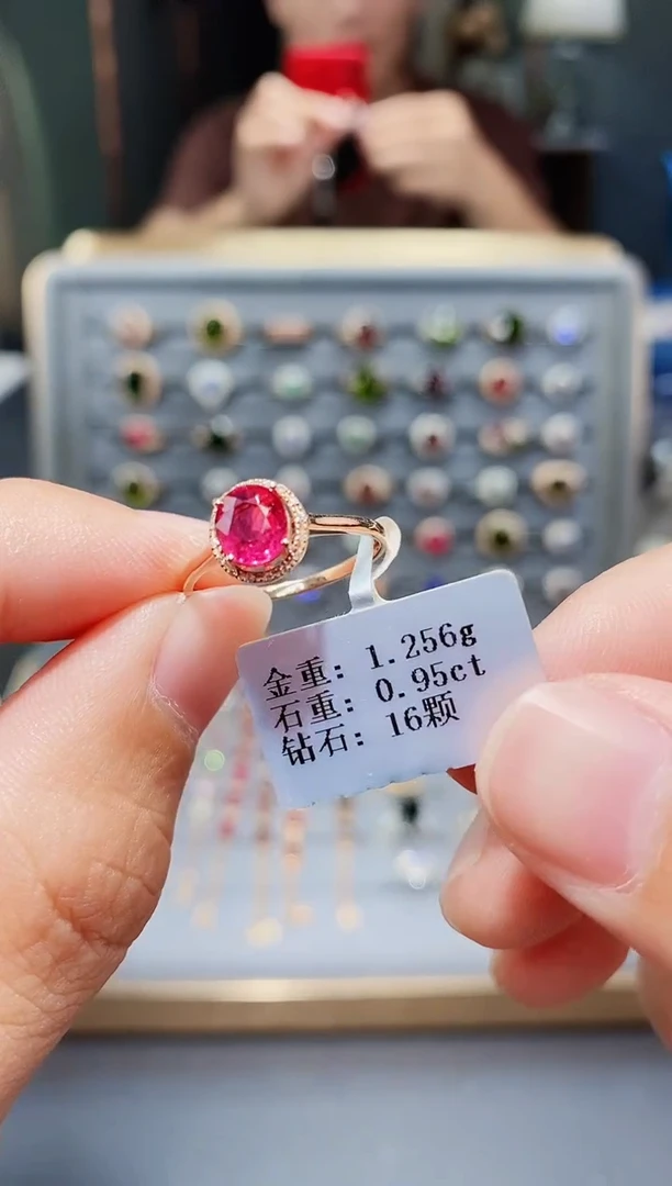 18K金镶嵌戒指碧玺0.95.