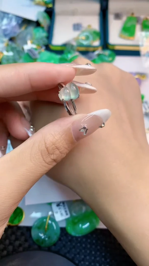 翡翠未镶嵌吊坠(不含链)1