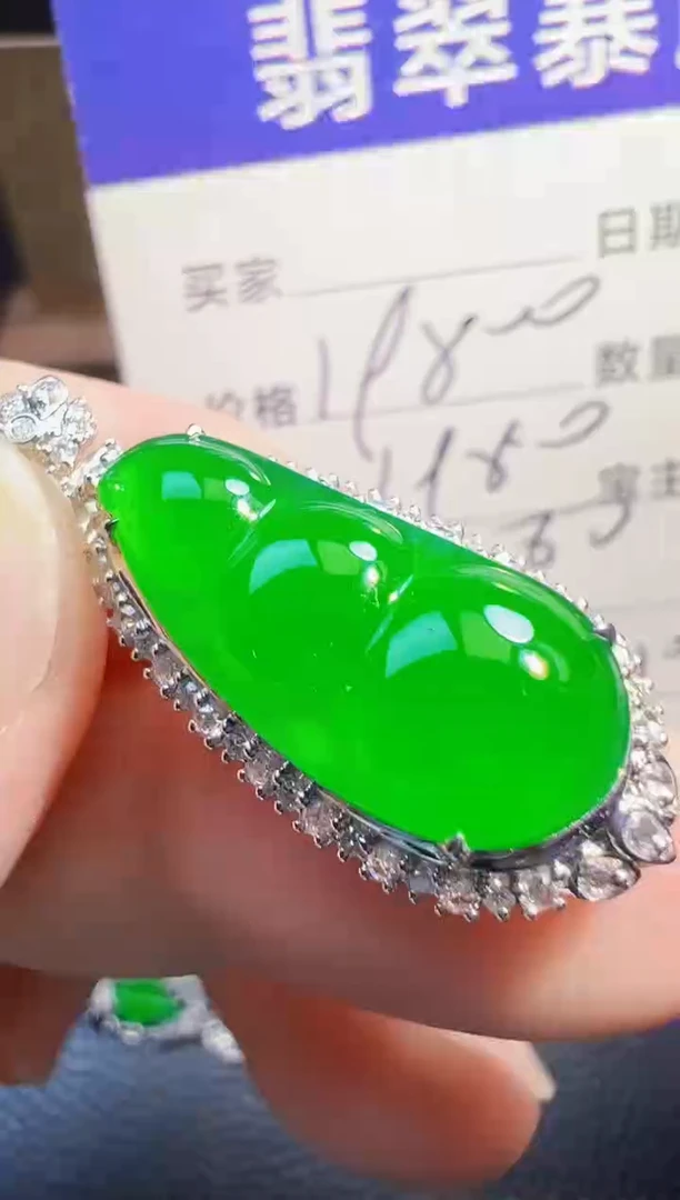 翡翠18K金镶嵌颈饰翡翠