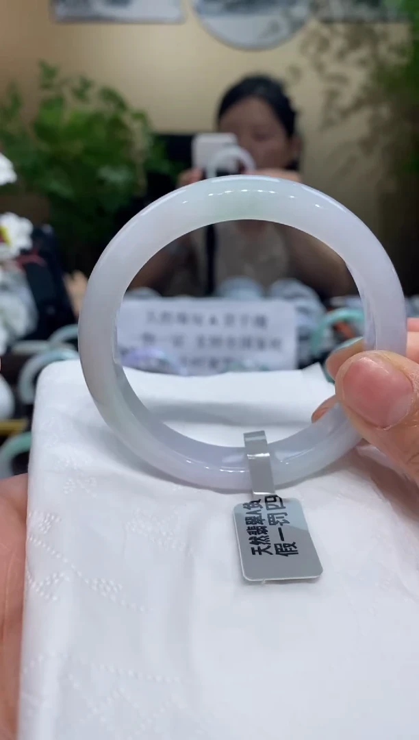 翡翠手镯未镶嵌翡翠手镯