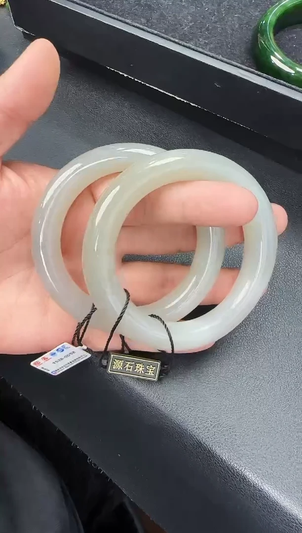 和田玉（碧玉）手镯未镶嵌56-57圈口多样性发一