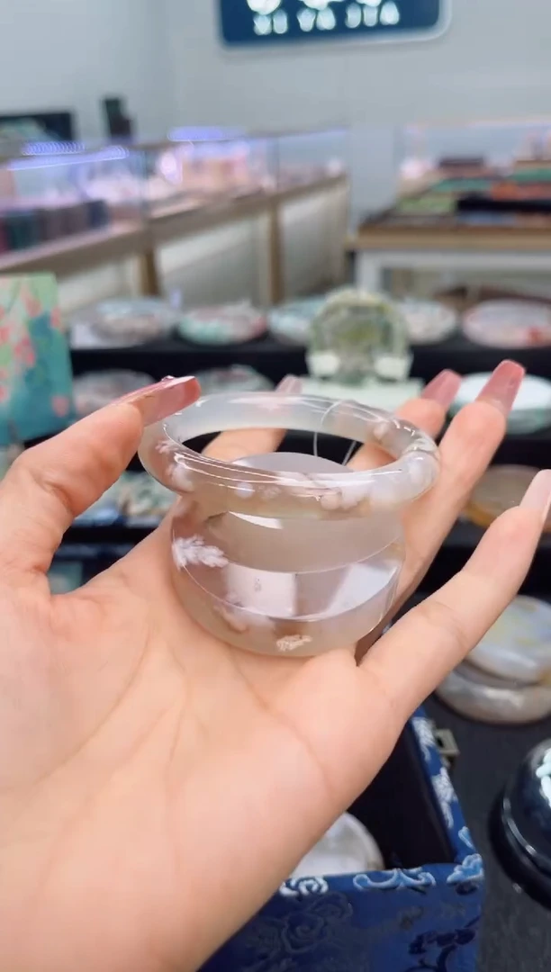 石英质玉手镯未镶嵌54圈口（不退不换）1984533