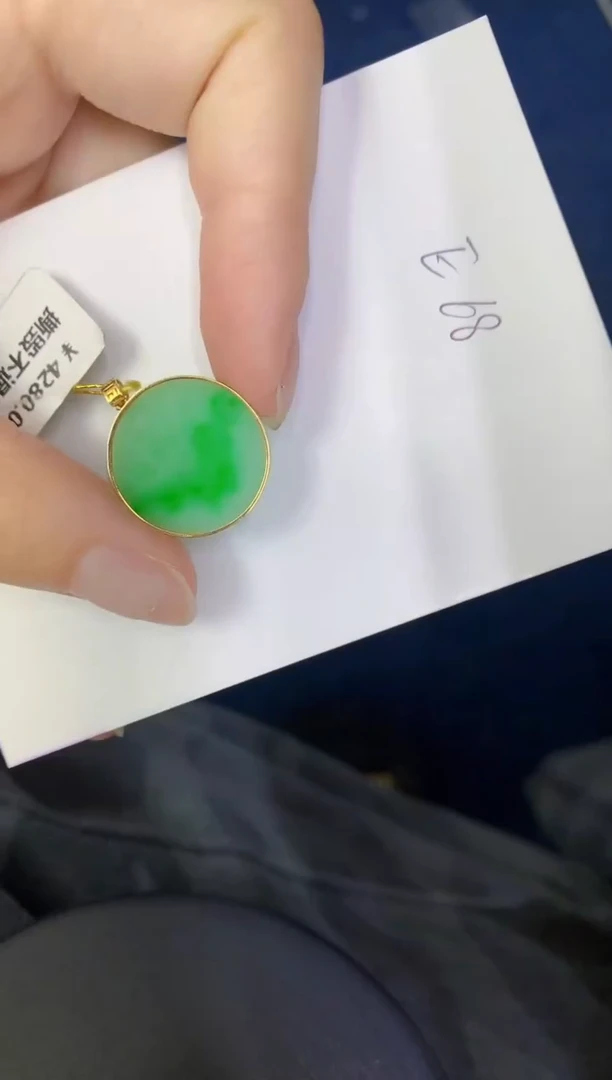 颈饰18K金镶嵌翡翠缅甸天然翡翠A货