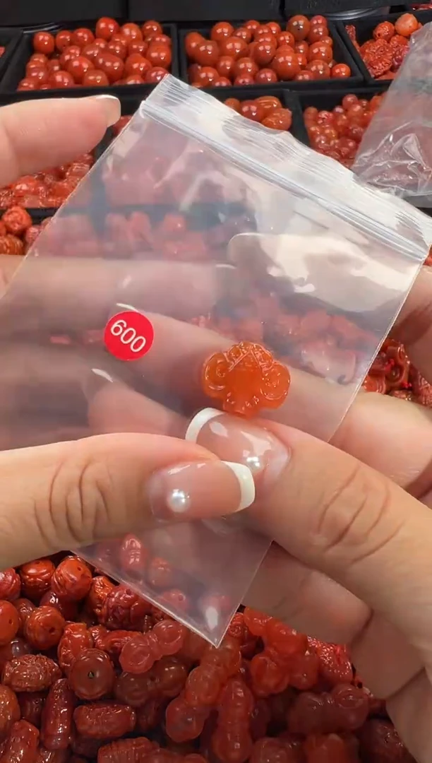 颈饰未镶嵌南红玛瑙1