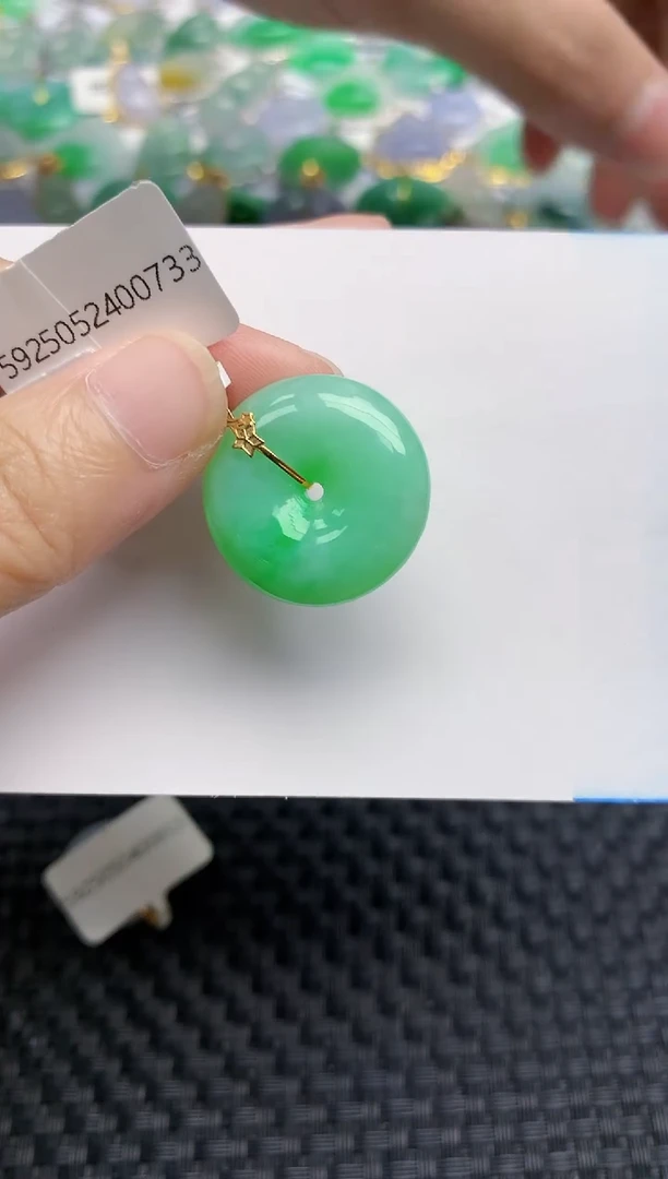 翡翠18K金镶嵌颈饰天然翡翠A货