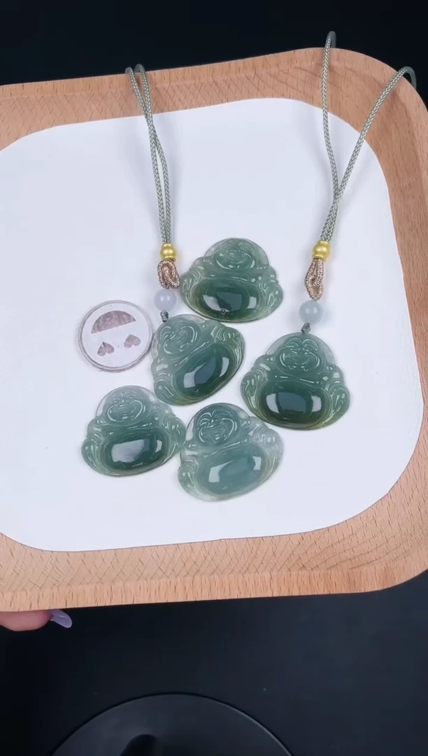 翡翠未镶嵌颈饰LC005翡翠冰绿中小佛（多样性发其一）