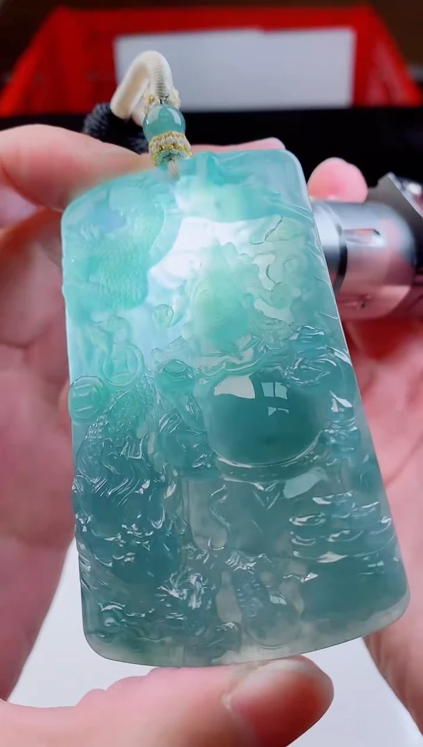 颈饰未镶嵌翡翠 ·