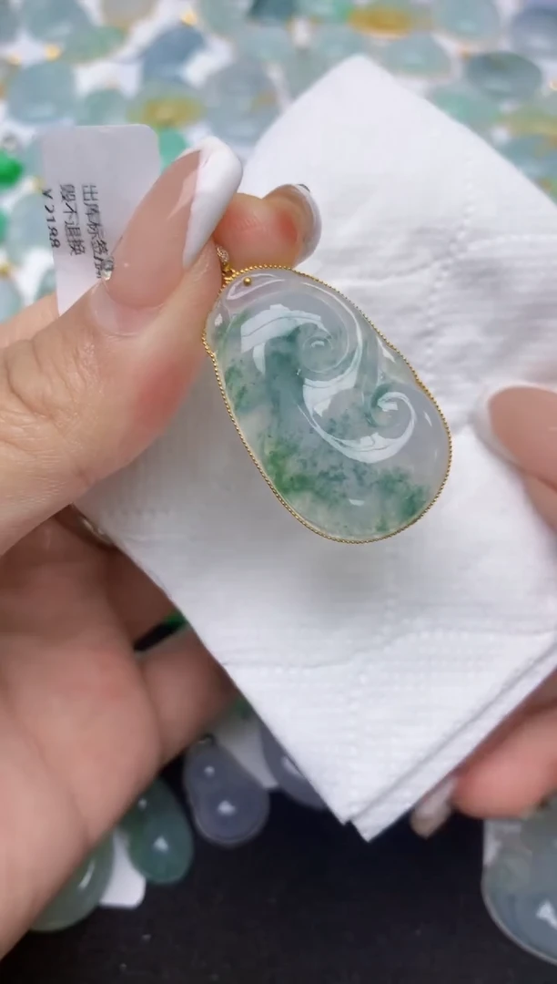 翡翠18K金镶嵌颈饰天然缅甸A货翡翠