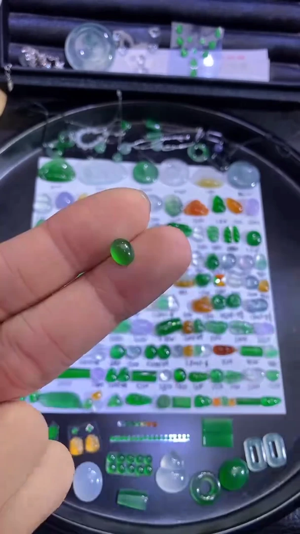 未镶嵌挂件翡翠蛋面