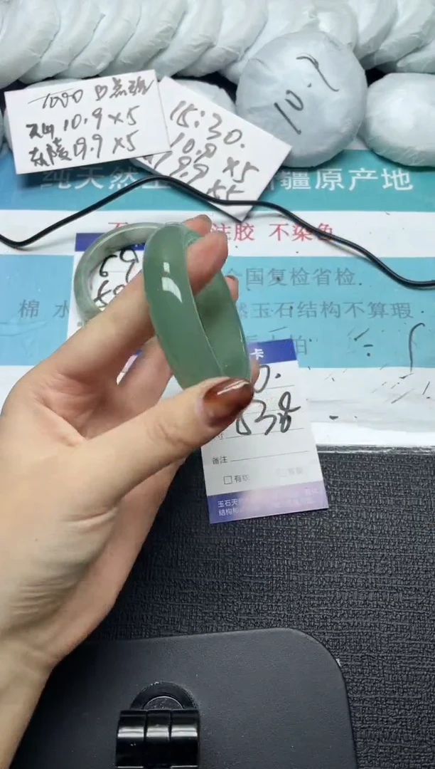 未镶嵌手镯石英质玉70-53