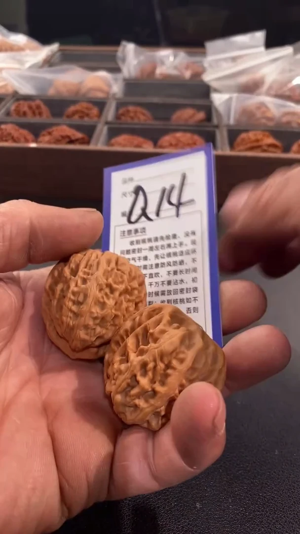 【闪购商品】文玩核桃把件38红锦鲤