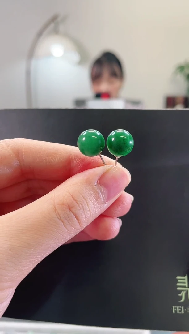 未镶嵌石英质玉耳钉辣绿耳钉