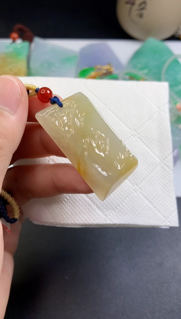 翡翠未镶嵌颈饰
