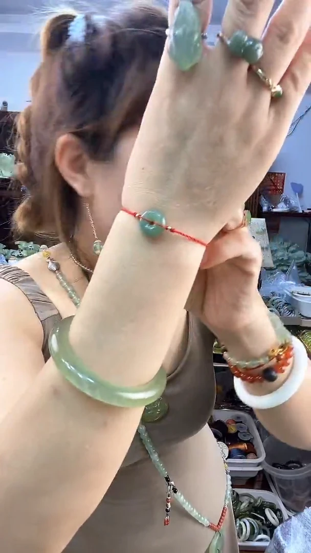 蛇纹石玉未镶嵌手链多样性发货其中之一
