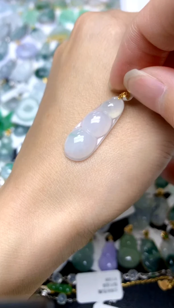 颈饰18K金镶嵌翡翠天然A货翡翠