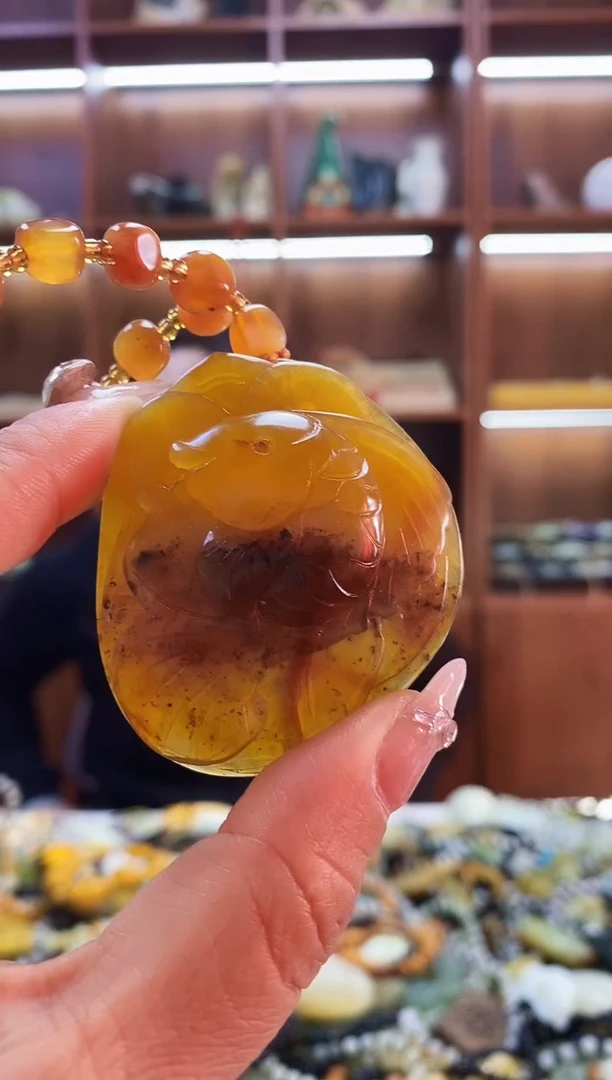 未镶嵌蛇纹石玉吊坠