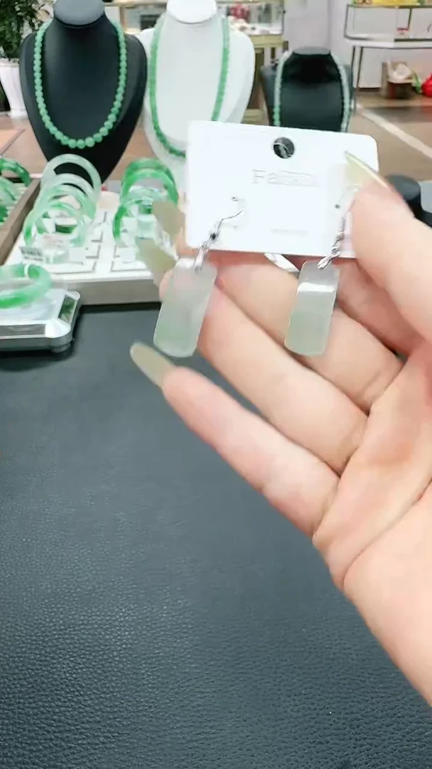 未镶嵌1石英质玉（非洲翠）金****铺/8717