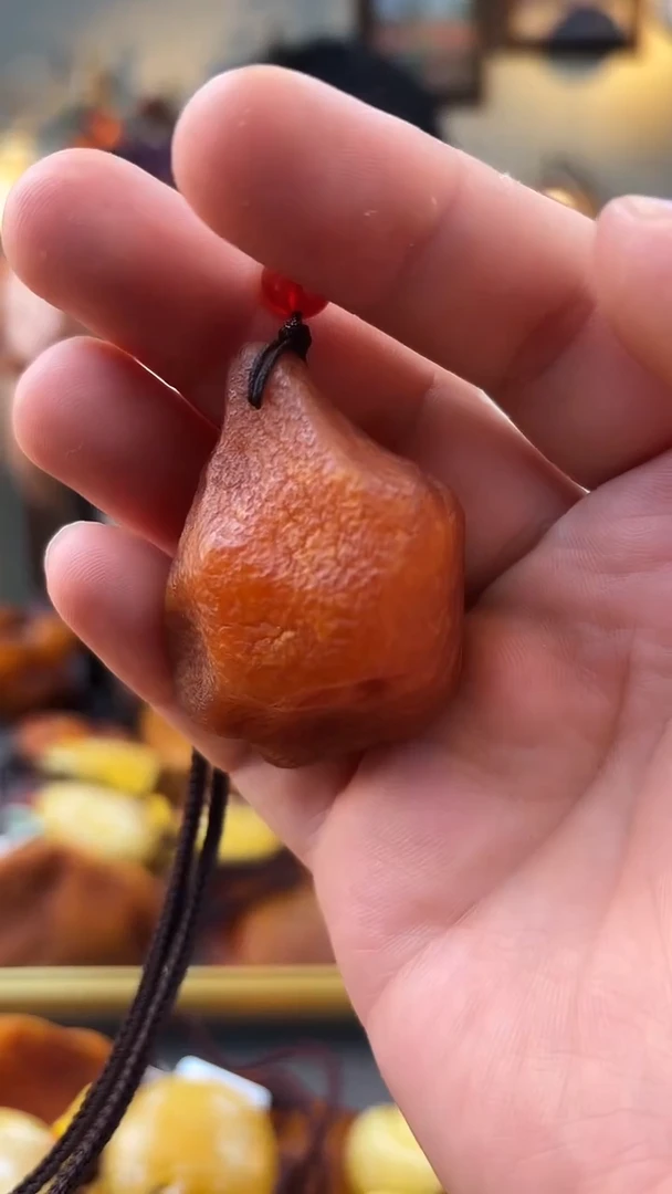 未镶嵌颈饰琥珀吊坠