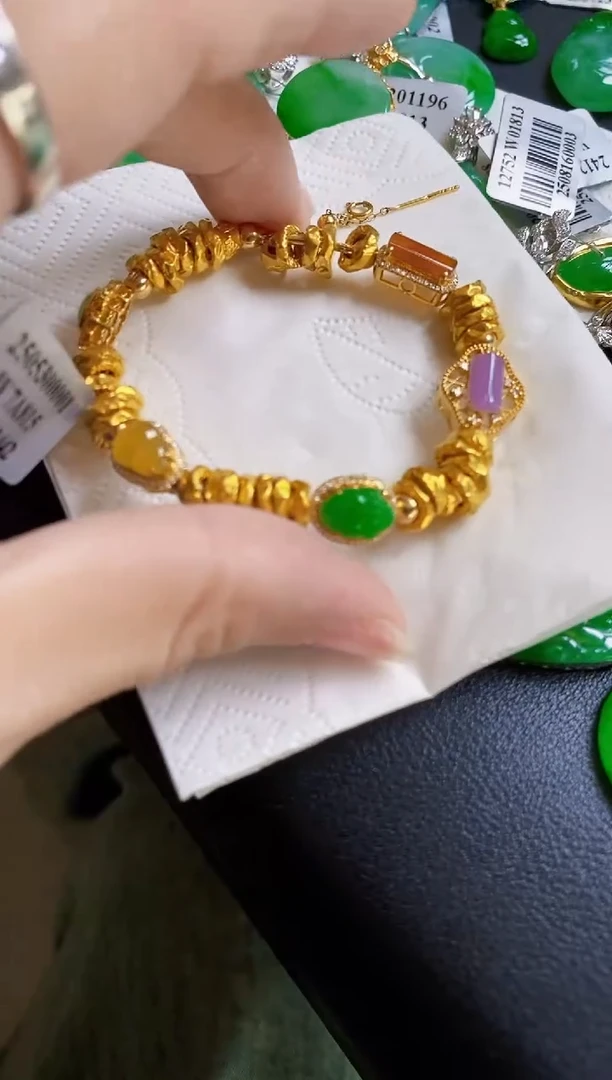 颈饰18K金镶嵌翡翠手链