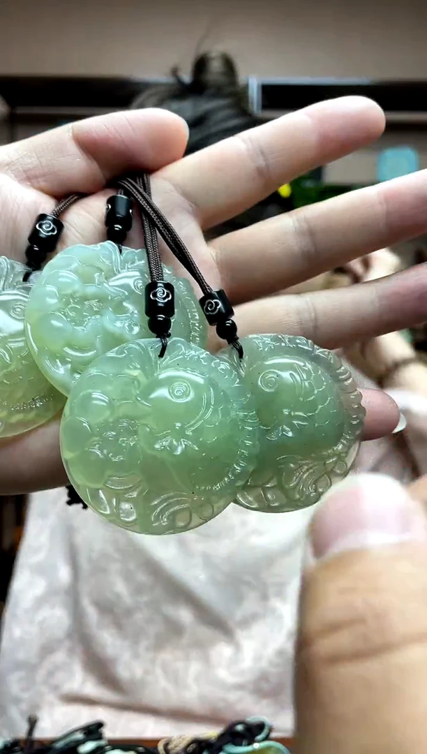 岫玉未镶嵌吊坠多样性发货其中发一微瑕