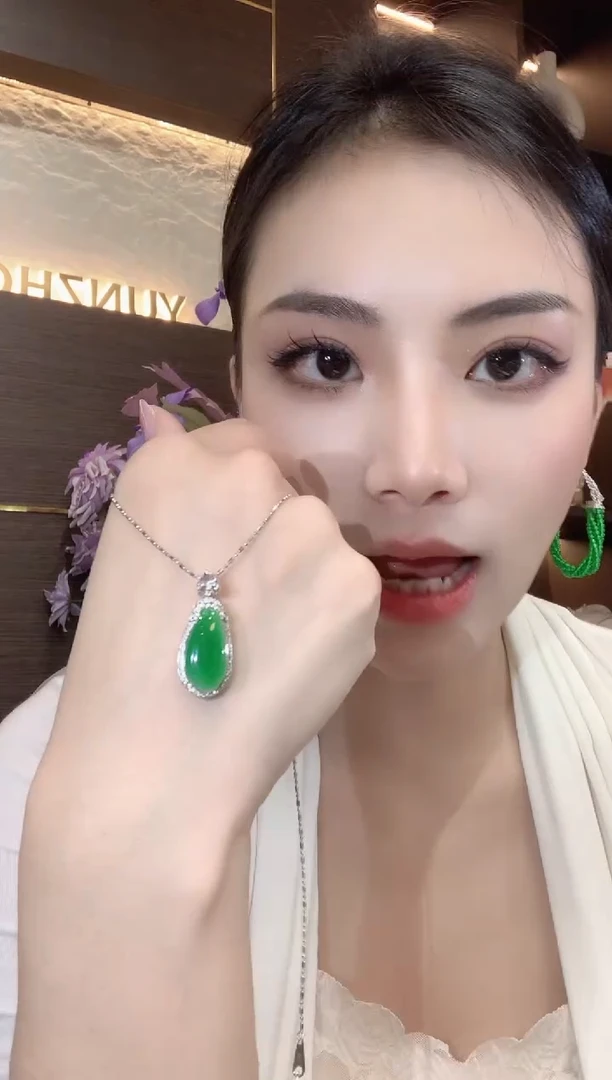 吊坠(不含链)18K金镶嵌翡翠C42