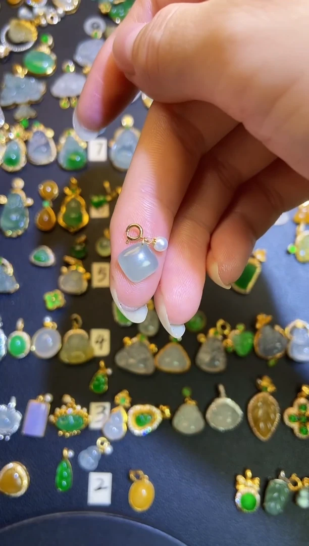 翡翠18K金镶嵌吊坠(不含链)1