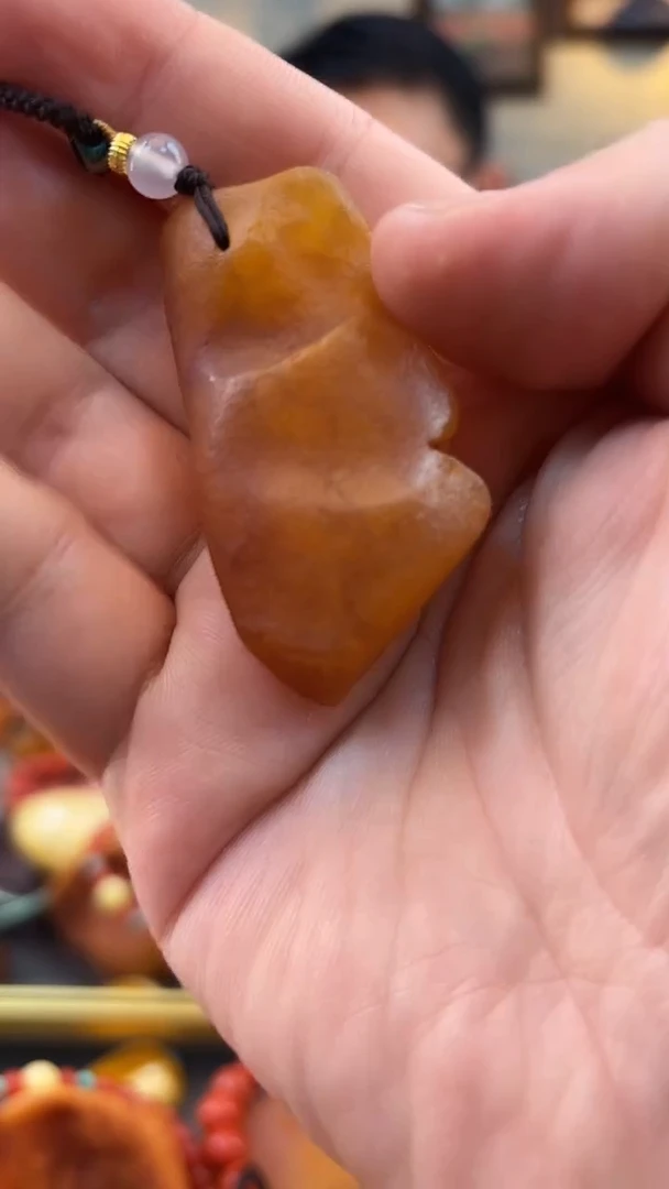 未镶嵌颈饰琥珀吊坠