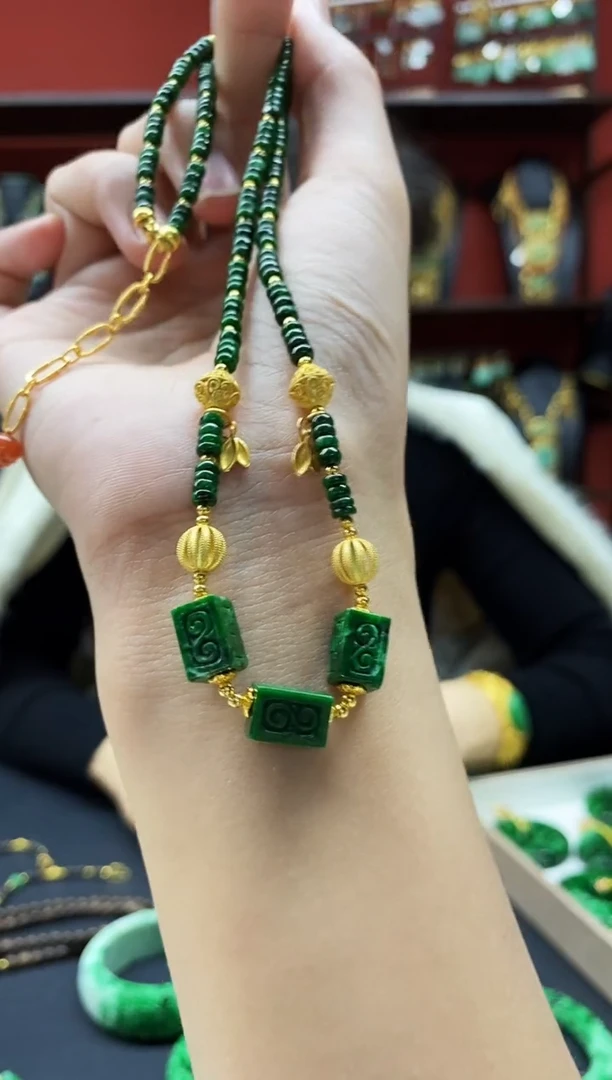 颈饰未镶嵌翡翠项链