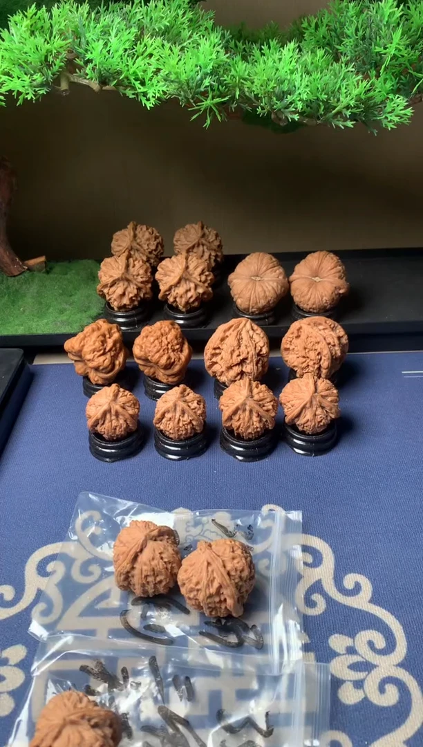 【闪购商品】文玩核桃吊坠35三角白