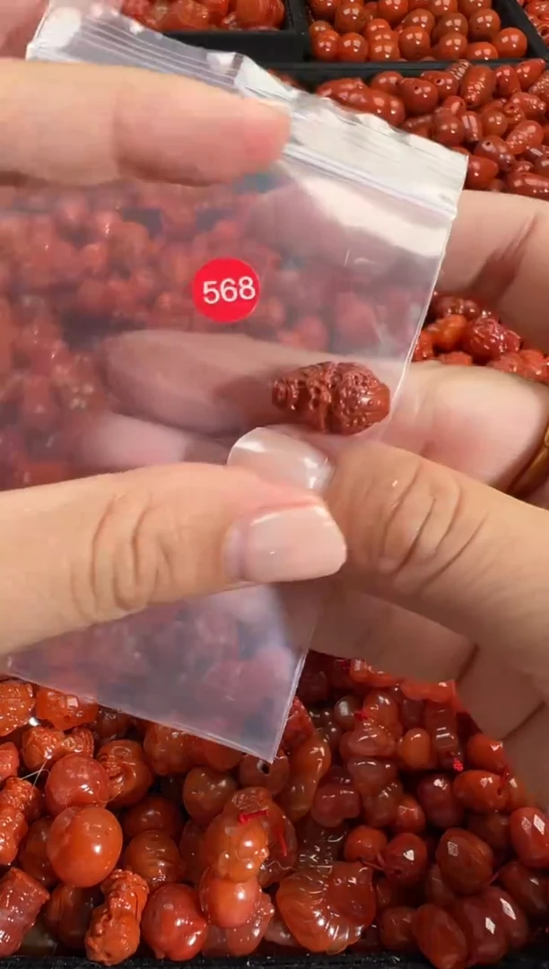 颈饰未镶嵌南红玛瑙1