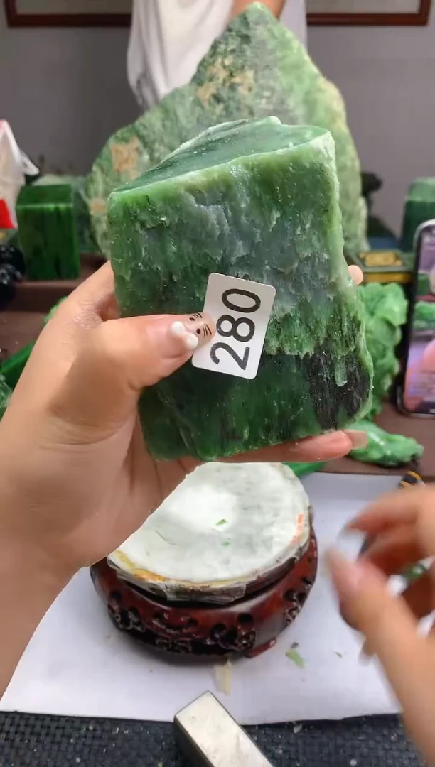 和田玉（碧玉）未镶嵌珠宝半成品280