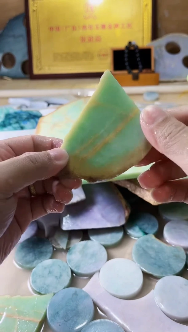 【闪购商品】翡翠挂件未镶嵌A货郭壹727