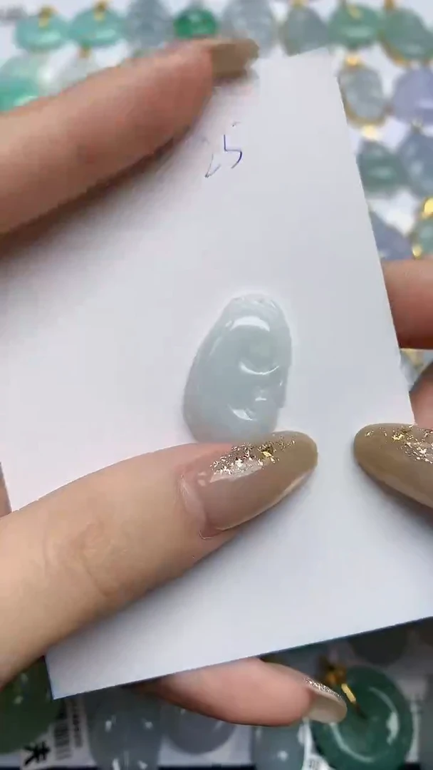 【闪购商品】翡翠颈饰未镶嵌天然翡翠A货