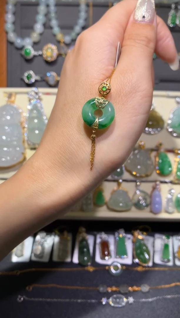 翡翠18K金镶嵌颈饰天然翡翠A货