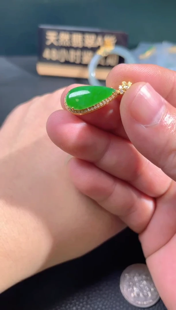 【闪购商品】翡翠颈饰18K金镶嵌翡翠