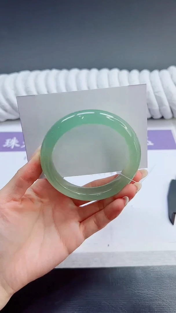 未镶嵌手镯石英质玉82/59.6