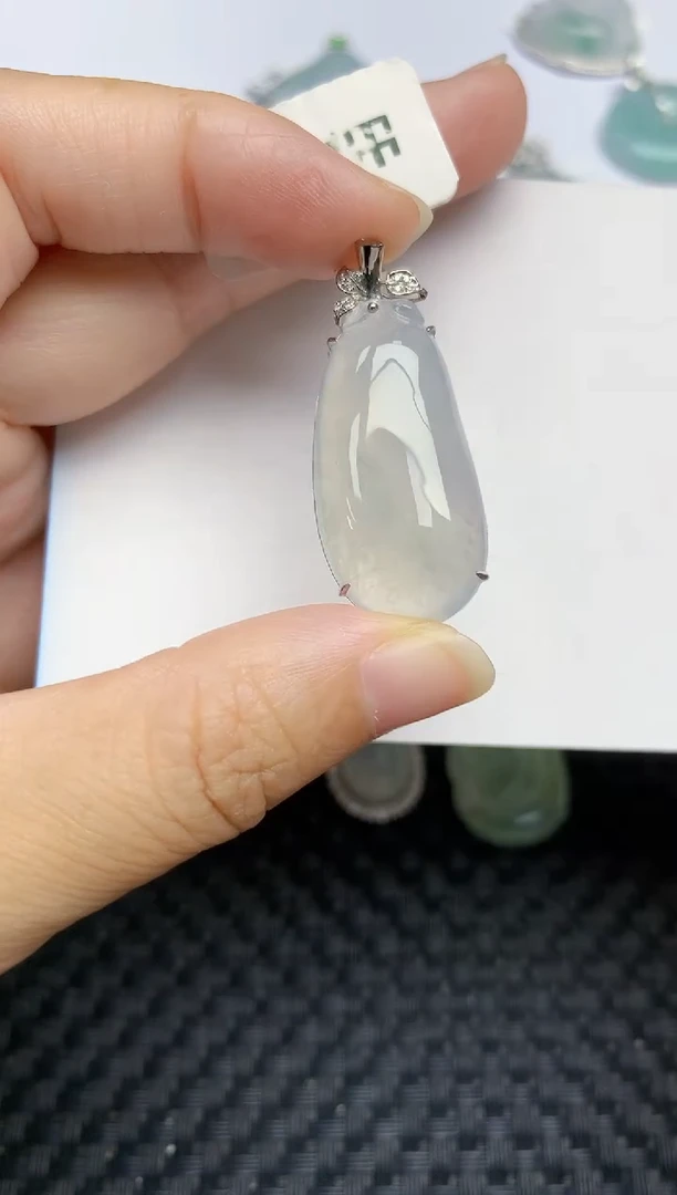 翡翠18K金镶嵌颈饰天然A货翡翠
