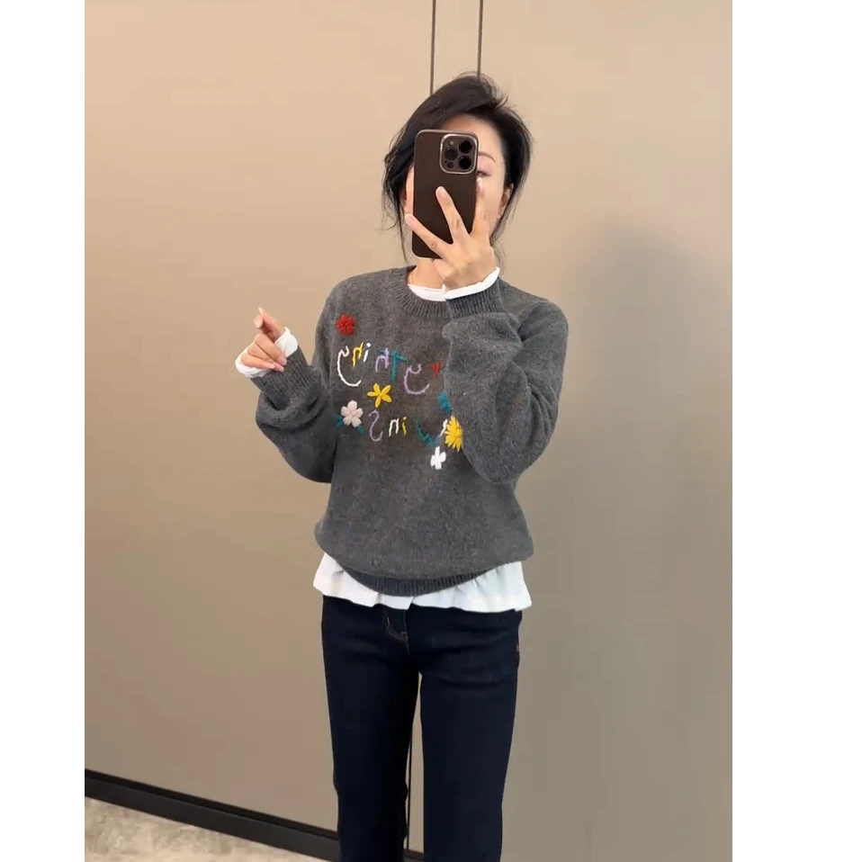 灰色慵懒高级感刺绣套头毛衣女2025秋冬打底衫松弛感宽松针织上衣