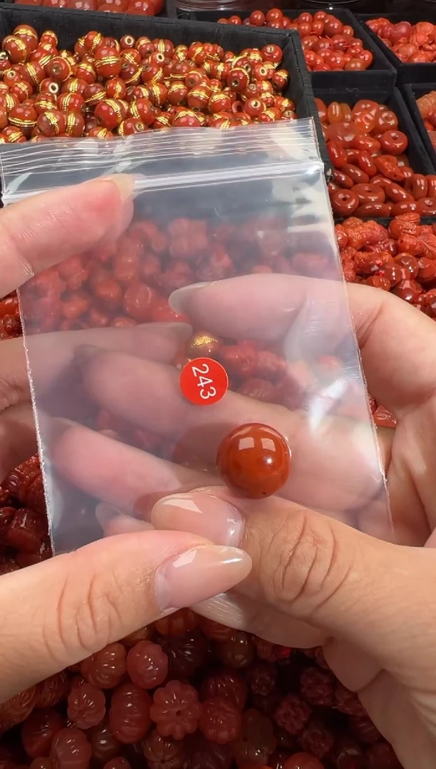 南红玛瑙未镶嵌颈饰1